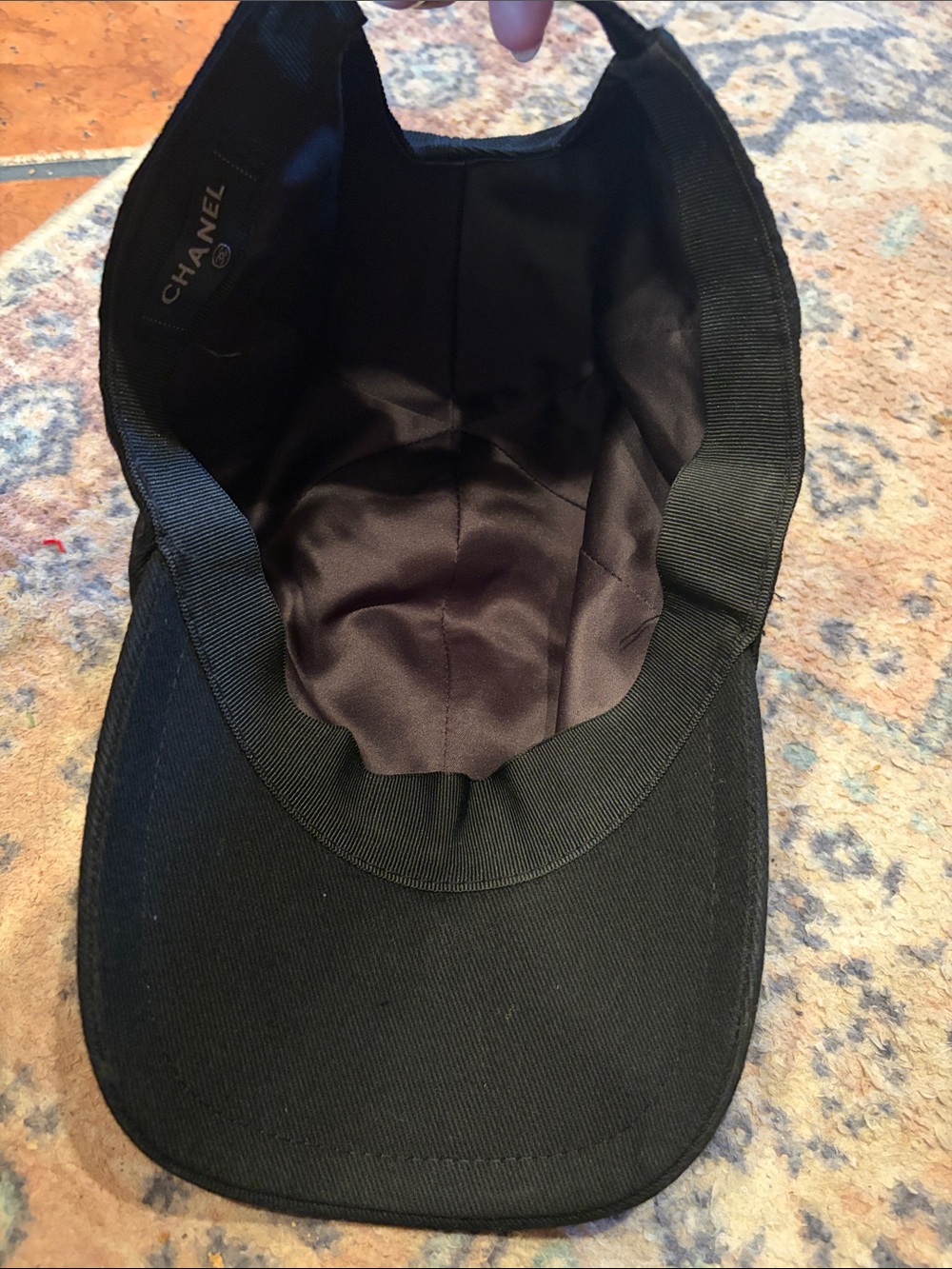 CHANEL Black Cap with White Interlocking CC Emblem - Picture 8 of 8